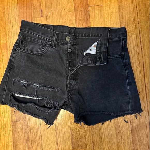 Levis 501 Distressed Ripped Black Denim Cut Off Shorts Womens Size w32 (a2 - Picture 1 of 10